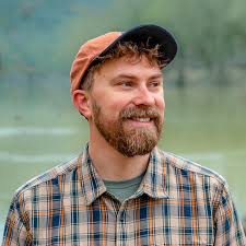 Take a winter hike with me in the Red River Gorge. . ⚠️ the main road is  closed in winter after the first big storm. Go to the USDA trail site to