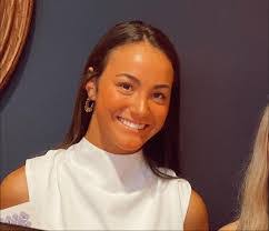 Ella Reynolds's Instagram, Twitter & Facebook