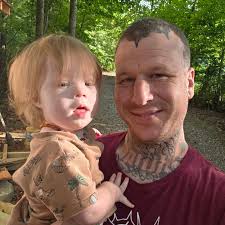 Overdose awareness 💜 Pic to the left was in active addiction. My buddy in  this pic with me is Colt. He didn't make it. Miss you dude. 14 years later  I have