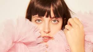 Conoce a Marta Sierra, la influencer española del millón y medio de  seguidores que pasó de "comerse" un arcoiris a ser amiga de Coco Rocha