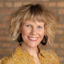 Robyn Farrell (@farrellrob)