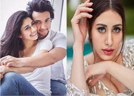 Loveratri First Look Warina Hussain And Aayush Sharma Make A Super Lovable Pair Bollywood News India Tv A journey of love unfolds as two strangers meet to celebrate the festival of love.