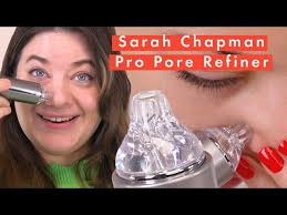 This skincare device sucks out your blackheads