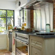 Ne Tres Jolie Maison Et Un Petit Clin D Oeil Claustra Bibliotheque Cuisine Avec Ilot Central Et Des Petits Details Vous Recherchez Kitchen Home Decor