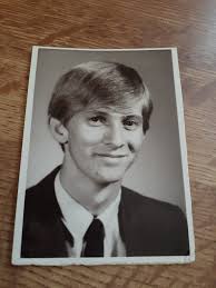 Richard Lindsey was a 1969 graduate of GHS. He played varsity tennis and  was an incredibly talented artist. He worked at Brookshire's during high  school. He was a great guy!