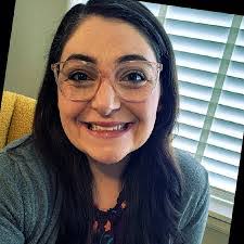 Kellie Estes's Instagram, Twitter & Facebook