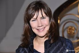 Quelqu'un m'a demandé qui était le père de Geneviève Brouillette, la  comédienne qui est née et qui a vécu sa jeunesse à Saint-Hyacinthe. La  personne croit que son père avait un magasin