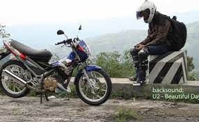 Foto pre wedding outdoor di pantai siung jogja mau sumber : Foto Prewedding Di Motor Satria Fu Prewedmoto Cute766