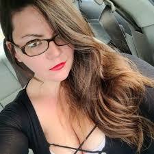 Sara Hammel's Instagram, Twitter & Facebook