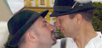 Vandalismus: Erster "schwuler Maibaum" verunstaltet