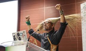 1 ganó el premio grammy latino en 2004 a la mejor canción de rock y fue nominado a la mejor. Video Cantante De Cafe Tacvba Arma Polemica En El Senado