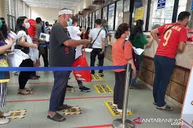 Di mana posisinya masyarakat tidak perlu masuk ke aula. Samsat Jakarta Timur Tegas Terapkan Protokol Kesehatan Antara News