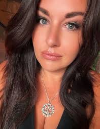 🌟 🌟 🌟 🌟 🌟 5 star review from Jennifer Collis: Gorgeous! This scent is  absolutely divine and lasts all day. I'm going to get them all :-) Link in  bio