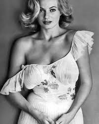 CgoMovies - 🥰Anita Ekberg, born September 29, 1931, was a Swedish actress  best known for her iconic role in Fellini's "La Dolce Vita" (1960). Her  Trevi Fountain scene became a symbol of