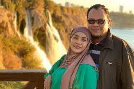 Liza hanim sosok vokalis wanita yang cukup popular dengan rangkaian melodi patah hati. Kandungan Masuk Fasa Akhir Liza Hanim Panik Hiburan Mstar