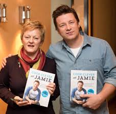 Ausserdem verrät er ein rezept für ein vegetarisches curry. Starkoch In Berlin Wieso Jamie Oliver Von Deutschen Klopsen Schwarmt Welt