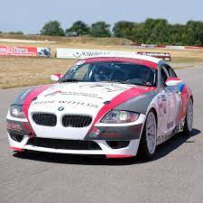 The bmw z4 roadster demonstrates its sporty origins on the road. Bmw Z4 M Selber Fahren Oder Im Renntaxi Erleben