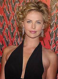 Short Hairstyles Round Face Best Short Haircuts For Women With Round Face Shape 2012 The Short Curly Haircuts Wavy Haircuts Short Wavy Haircuts