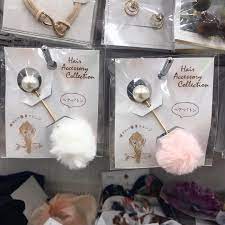 秋冬用アクセサリーが欲しいと思っている人におすすめのお店が なんと100均のセリア 100均でアクセサリーを買ったことが無い人も 進化した100均の アクセサリー商品を一度検討してみては