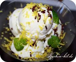 Kalorienarmes Joghurt Eis Rezept Fur Die Zubereitung In Der Eismaschine Ein Schon Fruchtiges Und Frisches Zitronen Eis Auf Jog Rezepte Eis Rezepte Zitronen Eis