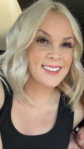 Kelly Klick's Instagram, Twitter & Facebook