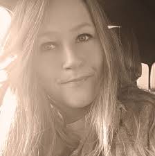 Looking for a house cleaner here in Bolivar! Just the top floor. Comment  suggestions please! Wanting quotes!