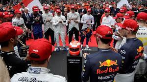 Der grand prix von monaco ist definitiv etwas besonderes. Ehrungen Fur Niki Lauda Bewegende Szenen Vor Formel 1 Rennen In Monaco Sportbuzzer De