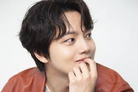Padahal mereka punya profesi yang berbeda. Yeo Jin Goo Talks About Working With Shin Ha Kyun Why He Chose To Star In Beyond Evil And More Gossipchimp Trending K Drama Tv Gaming News