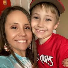 Sandra Lovern's Instagram, Twitter & Facebook