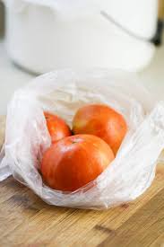 Freezing fresh tomatoes fill a large pot with enough water to submerge your tomatoes when you add them to the pot. How To Freeze Tomatoes Lady Lee S Home