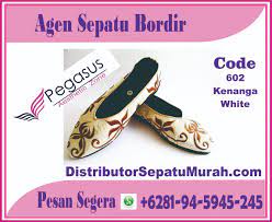 Mensuport bandi, sopir truk yang berani melompat, banting stir meninggalkan zona nyamannya. Produk Pabrik Sepatu Bordir