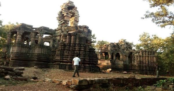 Ruins of Ajaigarh Fort; Temples Akin to Khajuraho Architecture