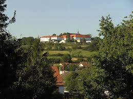Das haus volkersberg liegt in der rhön, im „land der offenen fernen. Franziskanerkloster Am Volkersberg Kloster Outdooractive Com