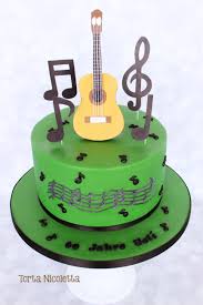 It can be great to learn guitar. Gitarren Torte Torta Nicoletta