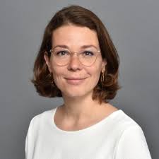 Aline Schwartz's Instagram, Twitter & Facebook