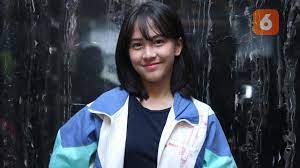 Jun 15, 2021 · kakak kandung adhisty zara yang juga mantan personel jkt48 ini pernah mengunggah foto ktp di instagram. Bicara Soal Pilihan Hidup Zara Umumkan Kelulusan Dari Jkt48 Showbiz Liputan6 Com