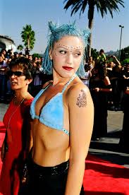 Gwen stefani — here this christmas (2020). Die Inspiration Fur Die E Girls Und E Boys Von Heute Gwen Stefanis Looks Aus Den 90ern Vogue Germany