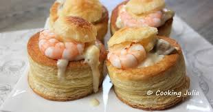 C Est En Pensant Aux Fetes De Paques Debut Avril Que J Ai Prepare Ces Bouchees A La Reine En Version Fruits Dessert Ideen Lebensmittel Essen Himbeer Cupcakes