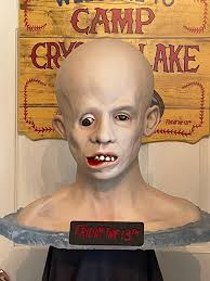 My long-awaited J. Voorhees mask arrived today and already has a place of  honor. Awesome....! 👍😃🇩🇪