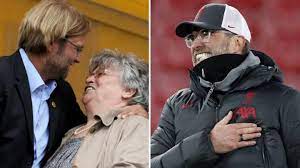 Liverpool manager jurgen klopp was unable to attend the funeral of his mother on tuesday due to travel restrictions klopp's mother, elisabeth, was 81 years old and lived in klopp's native germany. Manchester United Send Classy Message To Liverpool Boss Jurgen Klopp After His Mother S Death