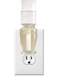 Y con tantas fragancias disponibles, nunca te aburrirás de todas nuestras las opciones. White Flower Top Wallflowers Fragrance Plug Bath Body Works