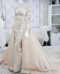 Nggak ingin menggunakan warna bold di hari pernikahanmu? Baju Nikah Pastel Peach Pakaian Pernikahan Gaun Pengantin Sederhana Gaun Pengantin Muslim