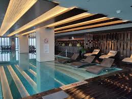 Anda bisa menghabiskan waktu dengan berenang di kolam renang dan mencicipi kuliner lezat yang tersaji di the gallery restaurant. Kolam Renang Indoor Picture Of The Westin Jakarta Tripadvisor