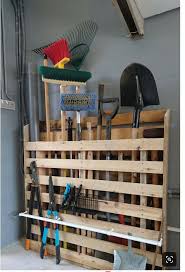 Take your gardening to a whole new level with some of these garden storage ideas. Pin By Benjamin Schmidt Strohschniede On Handige Zaken Garden Tool Storage Diy Storage Diy Garage Storage