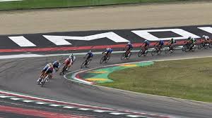 Kann an der wand montiert oder selbst stehend auf schreibtisch oder fensterbank sein. Formel 1 In Imola Das Muss Man Zum Grossen Preis Der Emilia Romagna Wissen