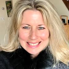 1970s and 1980s fashion trends, including Levi's corduroy pants and Earth  shoes