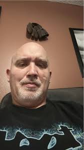 Good evening everyone looking for someone who wil treat me good