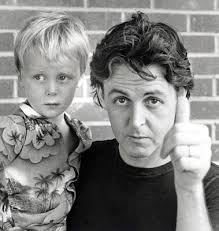 Paul e James nel 1981 dopo essersi tagliati i capelli dal barbiere locale  vicino a casa sua nell'East Sussex. Ha chiesto un taglio corto dietro e ai  lati. Il barbiere si è