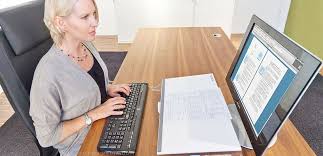 Wer einen schreibtisch für seine mitarbeiter aufstellt, muss viele vorschriften einhalten. Ergonomie Medien Didaktik Beratung Platzbedarf