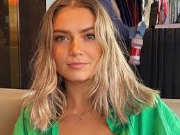 Keri Clarke's Instagram, Twitter & Facebook